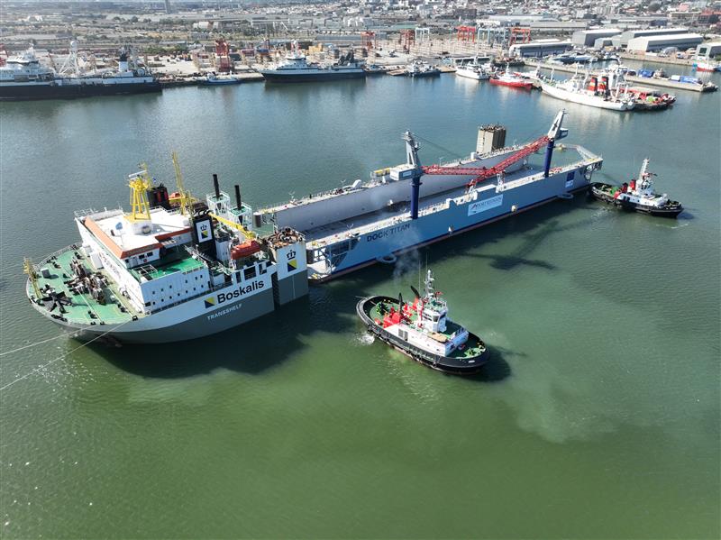 Dock Titan — Heavy Lift to Réunion